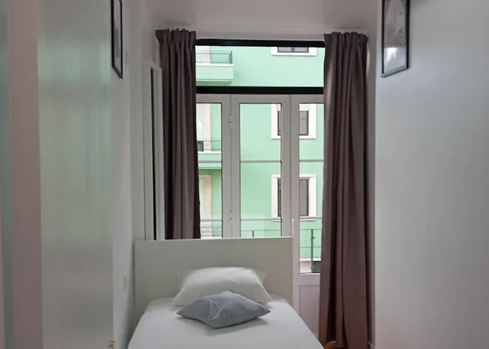 Bernardim Ribeiro - 4ª Andar منزل للإقامة *